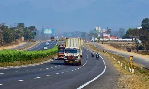 20 నుంచి టోల్‌ వసూలు.. రవాణా సంఘాల అభ్యంతరం