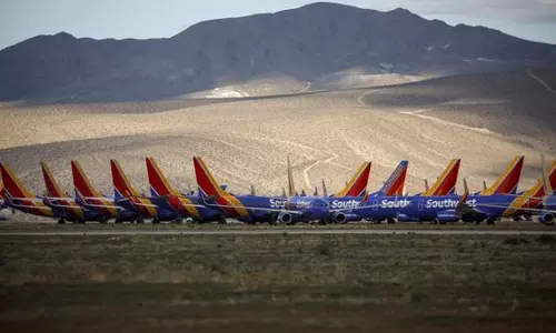 ప్రపంచవ్యాప్తంగా మూడింట రెండొంతుల విమానాలు నేలమీదే..