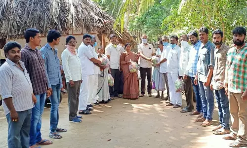 Katrenikona: 750 కుటుంబాలకు కూరగాయలు పంపిణీ