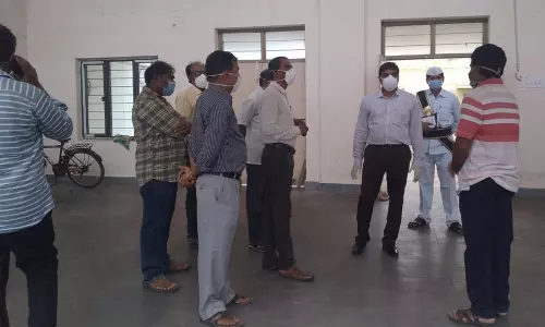 క్వారంటైన్ కేంద్రాన్ని సందర్శించిన జిల్లా కలెక్టర్  నివాస్