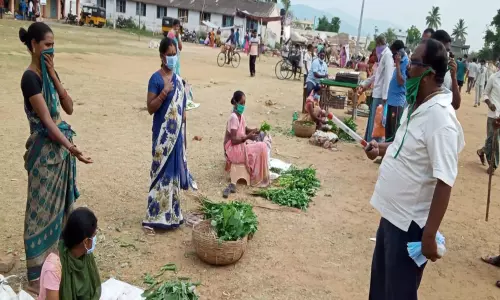 Palakonda: మాస్క్ ధరించకపోతే ఫైన్ కట్టాల్సిందే: కమీషనర్ లిల్లీ పుష్పనాధం