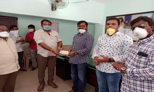 Tuni: సీఎం సహాయ నిధికి లక్ష విరాళం