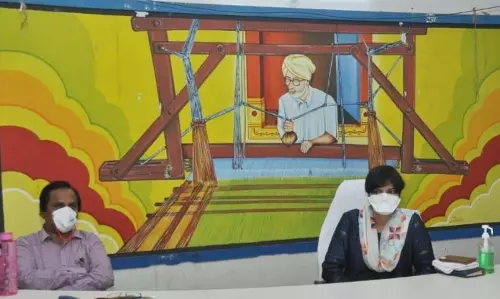 Narayanpet: వరి కొనుగోలు కేంద్రాల నిర్వాహకులతో వీడియో కాన్ఫరెన్స్ నిర్వహించిన జిల్లా కలెక్టర్