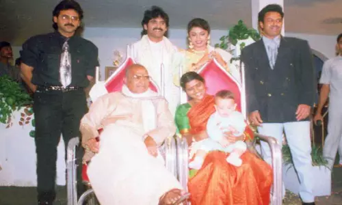 సీనియర్ ఎన్టీఆర్, అక్కినేని అఖిల్.. వైరల్ ఫోటో