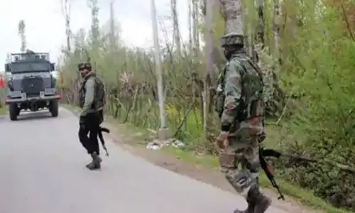 దక్షిణ కాశ్మీర్‌లోని మరో ఎన్‌కౌంటర్‌.. ఉగ్రవాదుల ఏరివేత
