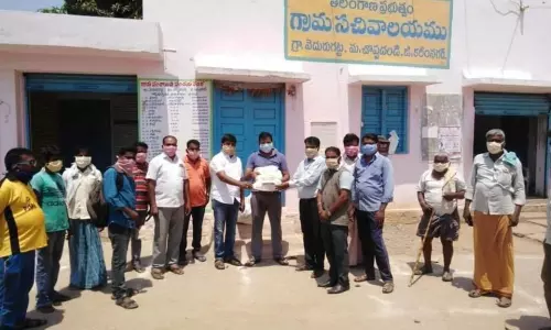 Choppadandi: 16 గ్రామాల ప్రజలకు మాస్కులు అందజేత