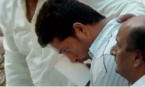 మాస్టర్ బ్లాస్టర్ అదొక్కటి ఎందుకు మర్చిపోయావ్.. మైదానంలో ఏడ్చిన సచిన్ మాస్టర్ బ్లాస్టర్ అదొక్కటి ఎందుకు మర్చిపోయావ్.. మైదానంలో ఏడ్చిన సచిన్