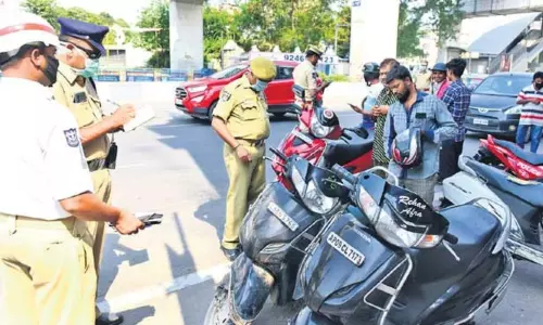 లాక్ డౌన్ నిబంధనలు ఉల్లంఘిస్తున్న వారిలో చదువుకున్న వారే ఎక్కువ!
