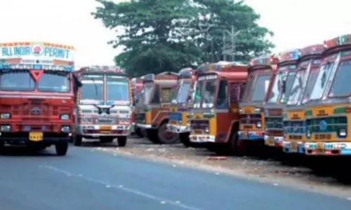 బెజవాడలో డేంజర్.. లారీ డ్రైవర్ ద్వారా 8 మందికి పాజిటివ్ బెజవాడలో డేంజర్.. లారీ డ్రైవర్ ద్వారా 8 మందికి పాజిటివ్