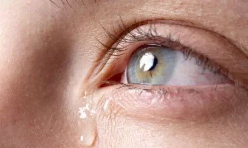 కన్నీటిలోనూ కరోనా.. ఇటలీలో బయటపడ్డ విషయం!