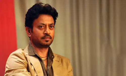 తల్లి అంత్యక్రియలకు దూరంగా హీరో.. కన్నీరుమున్నీరు తల్లి అంత్యక్రియలకు దూరంగా హీరో.. కన్నీరుమున్నీరు