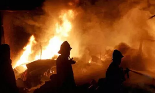 కియా డంపింగ్యార్డులో భారీ అగ్నిప్రమాదం.. కియా డంపింగ్యార్డులో భారీ అగ్నిప్రమాదం..