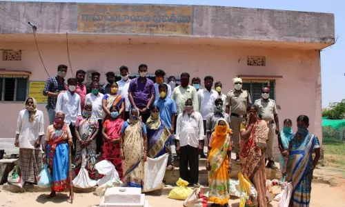 కంచర్ల గ్రామంలో నిత్యావసర సరుకుల పంపిణీ