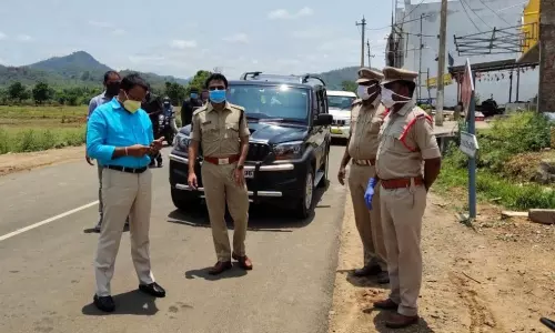 Gummalakshmipuram: ఎల్విన్ పేట జంక్షన్ చెక్ పోస్ట్ ని ఆకస్మిక తనిఖీ చేసిన ఓఎస్డీ, ఎఎస్పీ