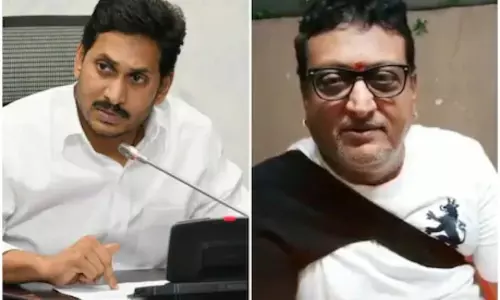 కల్తీ నాయకులు ఏలుతున్న కలియుగం..ఎవరినీ నమ్మొద్దు పృథ్వీ వీడియో వైరల్ కల్తీ నాయకులు ఏలుతున్న కలియుగం..ఎవరినీ నమ్మొద్దు పృథ్వీ వీడియో వైరల్