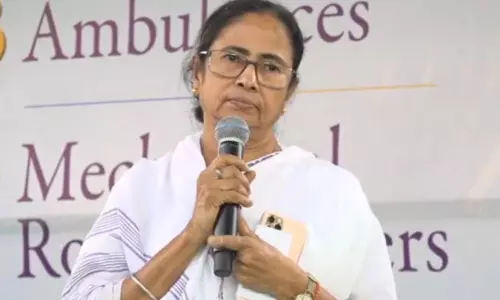 కరోనా సోకినా ఇంట్లోనే ఉంచి చికిత్సలు.. మమతా బెనర్జీ నిర్ణయంపై సర్వత్ర విస్మయం కరోనా సోకినా ఇంట్లోనే ఉంచి చికిత్సలు.. మమతా బెనర్జీ నిర్ణయంపై సర్వత్ర విస్మయం