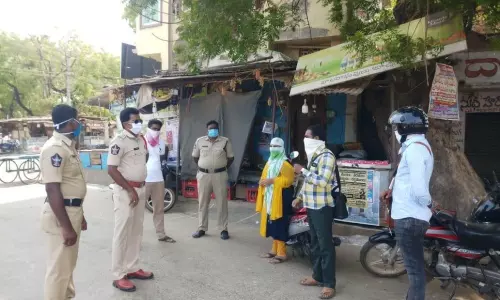 లాక్ డౌన్ అతిక్రమిస్తే చర్యలు తప్పవు: ఎస్సై బాజిరెడ్డి