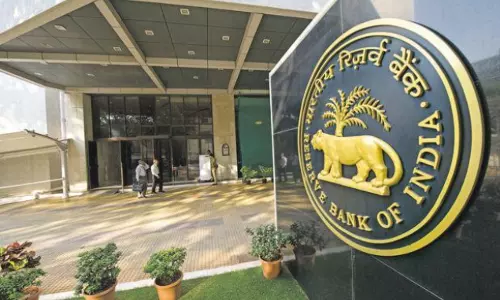 షాకింగ్ న్యూస్ : రూ.68,600 కోట్ల‌ ఢీఫాల్ట‌ర్ల‌ రుణాల‌ను మాఫీ చేసిన ఆర్బీఐ!