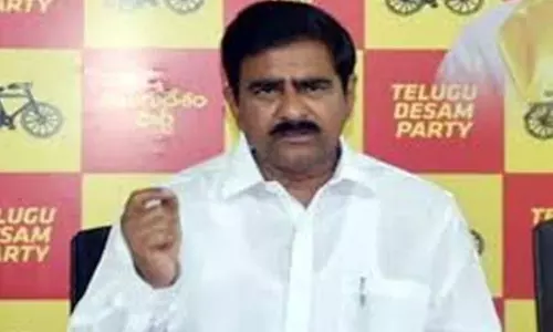 ఆంబులెన్స్లకు వైసీపీ రంగులు.. దేవినేని ఉమా ట్వీట్ ఆంబులెన్స్లకు వైసీపీ రంగులు.. దేవినేని ఉమా ట్వీట్