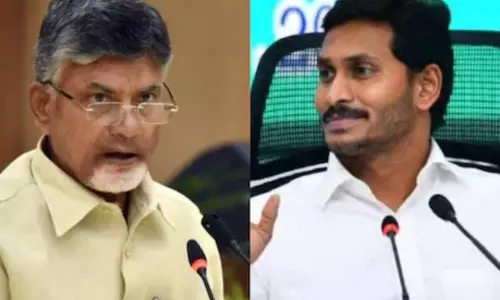 నాడు వైఎస్, నేడు జగన్ అదే చేస్తున్నారు .. చంద్రబాబు ట్వీట్ నాడు వైఎస్, నేడు జగన్ అదే చేస్తున్నారు .. చంద్రబాబు ట్వీట్