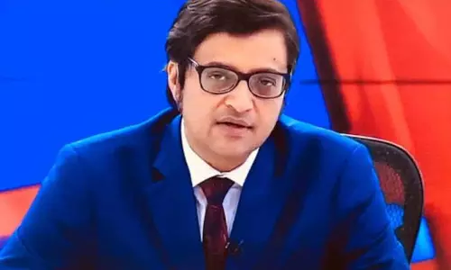 అర్నాబ్‌ గోస్వామిపై కేసు నమోదు