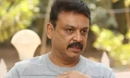 స్కూల్ పిల్లల్లాగే.. వైన్ షాపులు ఓపెన్ పై సినీనటుడు నరేష్ ఆసక్తికర వ్యాఖ్యలు స్కూల్ పిల్లల్లాగే.. వైన్ షాపులు ఓపెన్ పై సినీనటుడు నరేష్ ఆసక్తికర వ్యాఖ్యలు