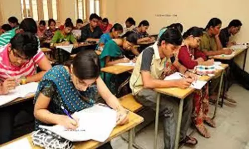 AP SSC Exams: విద్యార్థులకు అలర్ట్..మార్చి 17 నుంచి ఏప్రిల్ 1 వరకు పదో తరగతి పరీక్షలు AP SSC Exams: విద్యార్థులకు అలర్ట్..మార్చి 17 నుంచి ఏప్రిల్ 1 వరకు పదో తరగతి పరీక్షలు