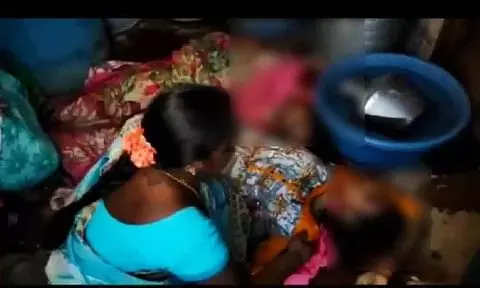 ఏపీలో మద్యం నింపిన విషాదం.. ఉరేసుకొని తల్లీకూతురు ఆత్మహత్య