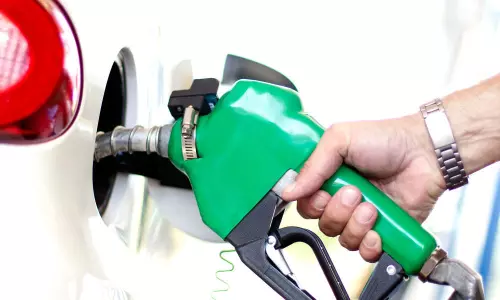 పెట్రోలుపై  10, డీజిలుపై 13 రూపాయలు : ఎక్సైజ్ డ్యూటీని పెంచిన కేంద్రం!