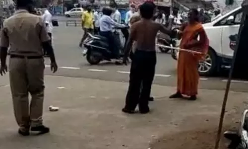 హైదరాబాద్‌లో దారుణం: మద్యం అమ్మకాలు మొదలైన గంటకే..