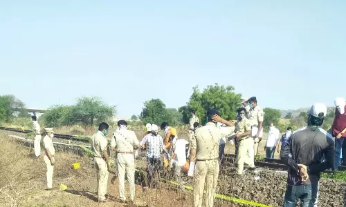 Breaking : మహారాష్ట్రలో ఘోరం.. గూడ్స్ రైలు వలస కూలీల మీదనుంచి వెళ్లడంతో 14 మంది మృతి