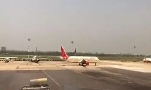 భారత్ కు చేరుకున్న బంగ్లాదేశ్‌, సింగపూర్ లో చిక్కుకున్న విద్యార్థులు..