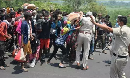 రైళ్లు ఉన్నా నడక ఆపని వలస కూలీలు..