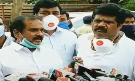 విశాఖ గ్యాస్‌ లీకేజీ బాధితులకు పరిహారం అందజేసిన మంత్రులు