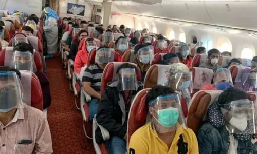 సైన్స్‌ ఫిక్షన్ చిత్రం కాదు.. విమానంలోని ప్రయాణికుల పరిస్థితి ఇది .. కేంద్ర మంత్రి హర్దీప్‌ సింగ్ ట్వీట్