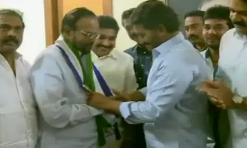 మాజీ మంత్రి.. వైసీపీ నేత ఇంట విషాదం