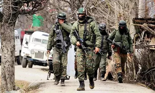 కుల్గాంలో భద్రతా దళాలు, ఉగ్రవాదుల మధ్య కాల్పులు..