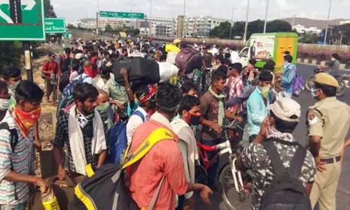 తాడేపల్లిలో ఉద్రిక్తత .. వలస కూలీలపై లాఠీచార్జీ