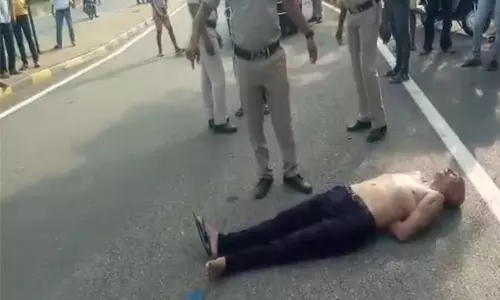 విశాఖ పోలీసుల అదుపులో సస్పెండెడ్‌ డాక్టర్ సుధాకర్