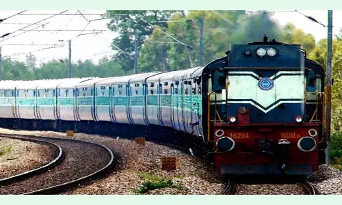 కూత పెట్టనున్న రైళ్ళు.. రిజర్వేషన్ ఉంటేనే ప్రయాణం!