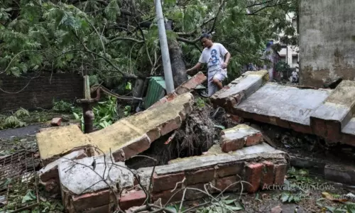 బలహీనపడుతున్న ఉంపన్ తుపాను.. అక్కడ 12 మంది మృతి..