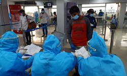 విజయవాడ చేరుకున్న ప్రవాసాంధ్రుల ప్రత్యేక విమానం