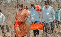 ఎమ్మెల్యే సీతక్క సేవలకు ఏపీ మాజీ మంత్రి సోమిరెడ్డి ప్రశంశలు