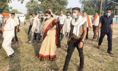 బెల్ట్ తీసి వాయించడం నాకు తెల్సు..అధికారులపై కేంద్రమంత్రి రుస రుసలు!