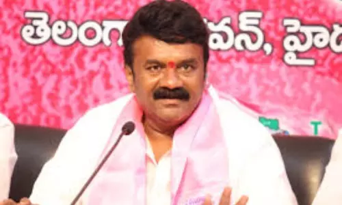 సినీ కార్మికులకు మంత్రి తలసాని సాయం...