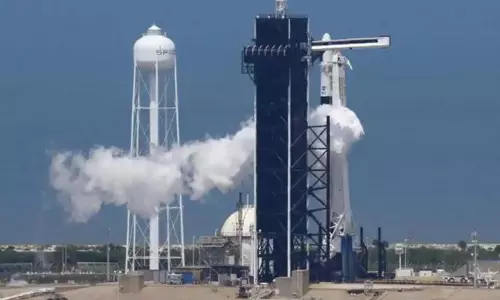 అంతరిక్షయానంలో చారిత్రక ఘట్టం.. ఓ ప్రైవేటు వ్యోమనౌకలో నింగిలోకి వ్యోమగాములు