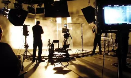 సినిమా షూటింగ్స్‌కు మహారాష్ట్ర సర్కార్ అనుమతి..