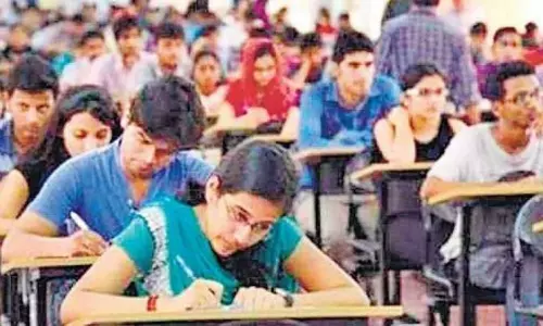 తెలుగు రాష్ట్రాల్లో వివిధ ప్రవేశ పరీక్షల అప్లికేషన్ల తేదీలు..ఫీజుల వివరాలు! తెలుగు రాష్ట్రాల్లో వివిధ ప్రవేశ పరీక్షల అప్లికేషన్ల తేదీలు..ఫీజుల వివరాలు!