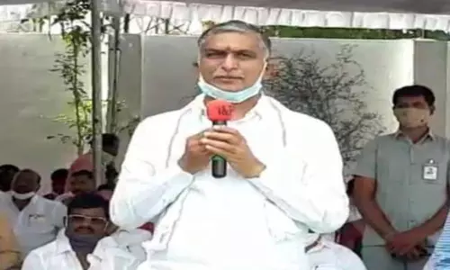 జేపీ నడ్డా వైద్య సిబ్బంది ఆత్మస్థైర్యం దెబ్బతీసేలా మాట్లాడుతున్నారు : మంత్రి హరీశ్ రావు