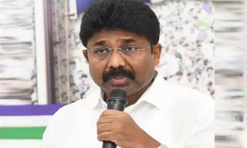 టెన్త్ పరీక్ష గదిలో 12 మంది విద్యార్థులే